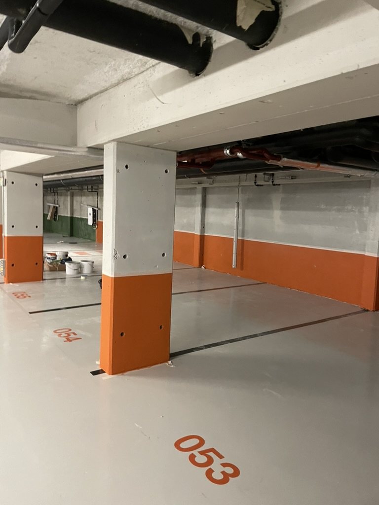 Parking souterrain — peinture et sol époxy