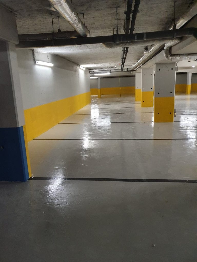 Parking souterrain — peinture et sol époxy