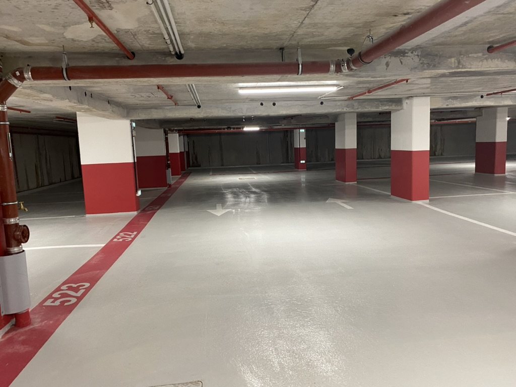 Parking souterrain — peinture et sol époxy