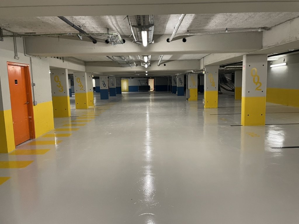 Parking souterrain — peinture et sol époxy