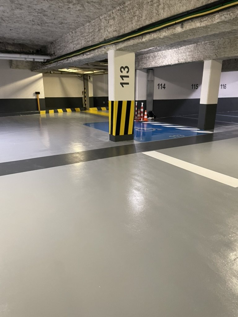 Parking souterrain — sol époxy