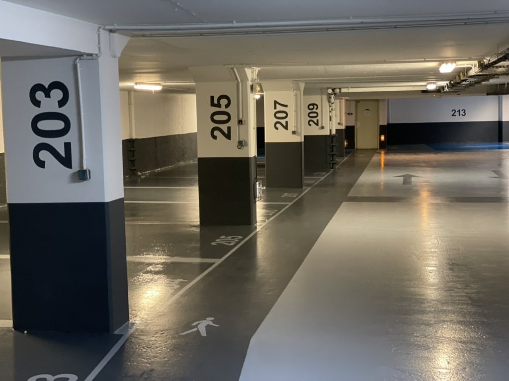 Parking souterrain — marquage et signalétique