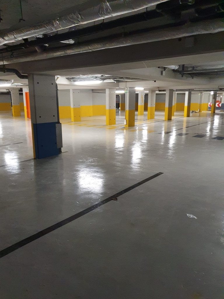 Parking souterrain — peinture et sol époxy