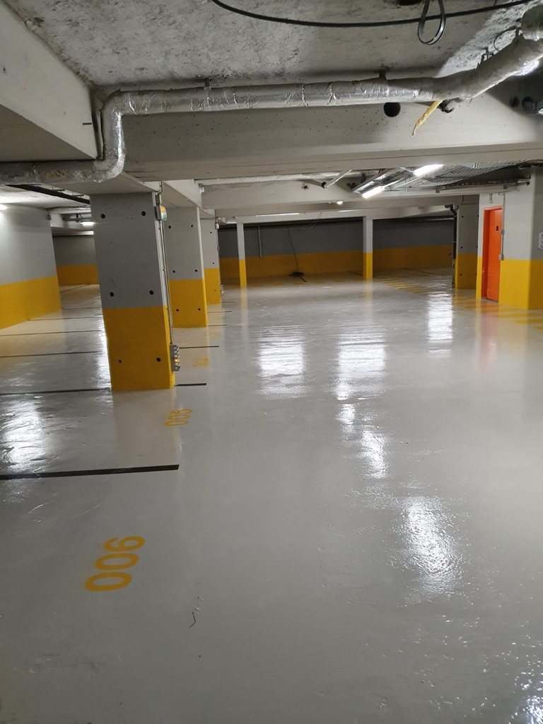 Parking souterrain — peinture et sol époxy